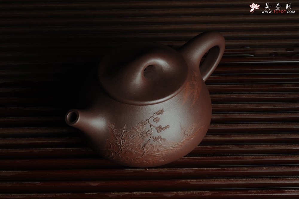 紫砂壶图片：美壶特惠 经典平盖小石瓢 满瓢（景舟石瓢）泥绘山水 江清月近人 单色泥绘更显功力 - 美壶网