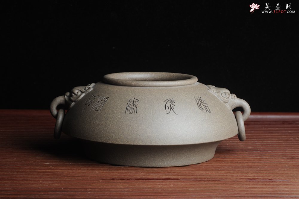 紫砂壶图片：精品特惠 老青段精品瑞兽双耳罐 茶仓 茶叶罐 水洗 烟灰缸 多用 子陶刻老人松 不输名、家 - 美壶网