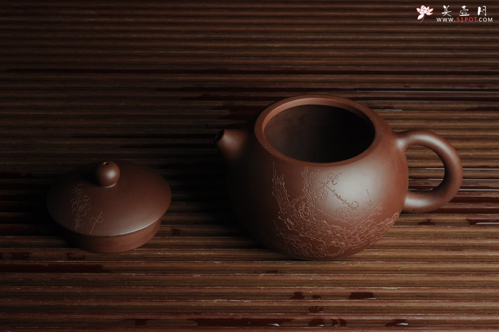 紫砂壶图片：美壶福利特惠 精工西施 助工俞霞老双刀梅花香 春满玉壶随意酌 - 美壶网