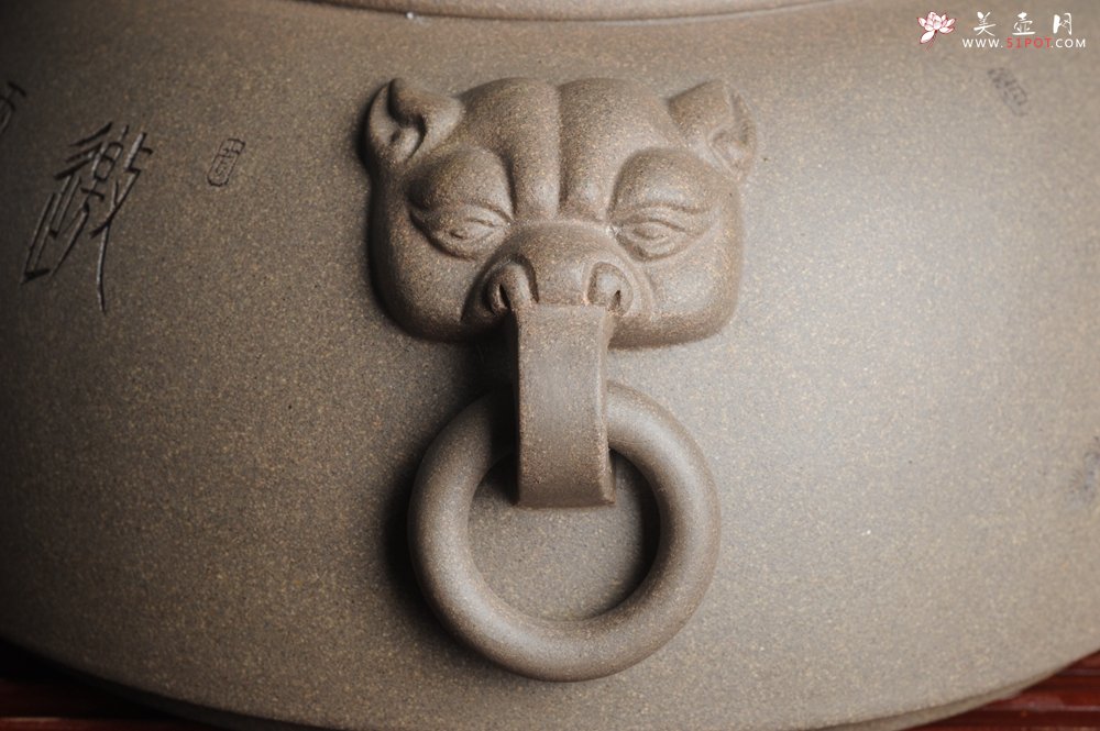 紫砂壶图片：老青段精品瑞兽双耳罐 茶仓 水洗 烟灰缸 多用 子陶刻达摩伏虎图 不输名、家 - 美壶网