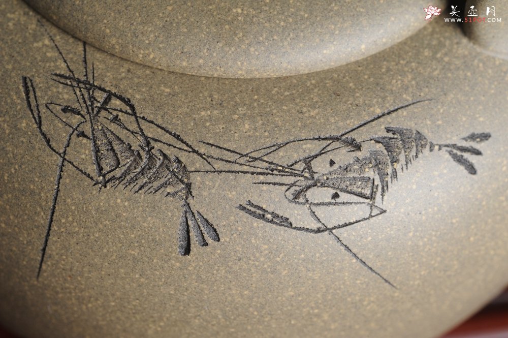 紫砂壶图片：美壶特惠 老青段 助工精工太白提梁 子陶刻对虾 - 美壶网