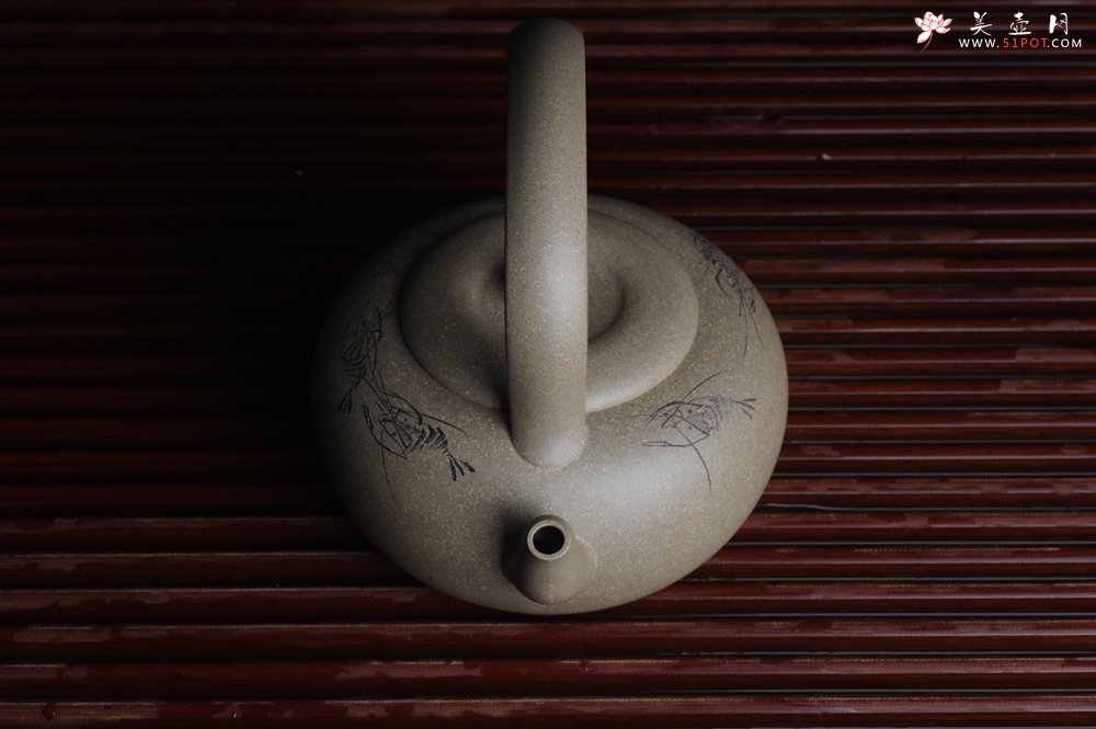 紫砂壶图片：美壶特惠 老青段 助工精工太白提梁 子陶刻对虾 - 美壶网
