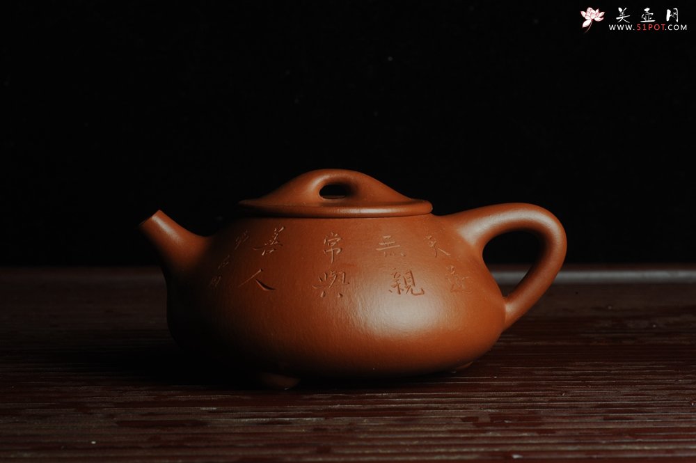 紫砂壶图片：优质朱泥全手工刻竹石瓢 天道无亲常与善人 - 美壶网