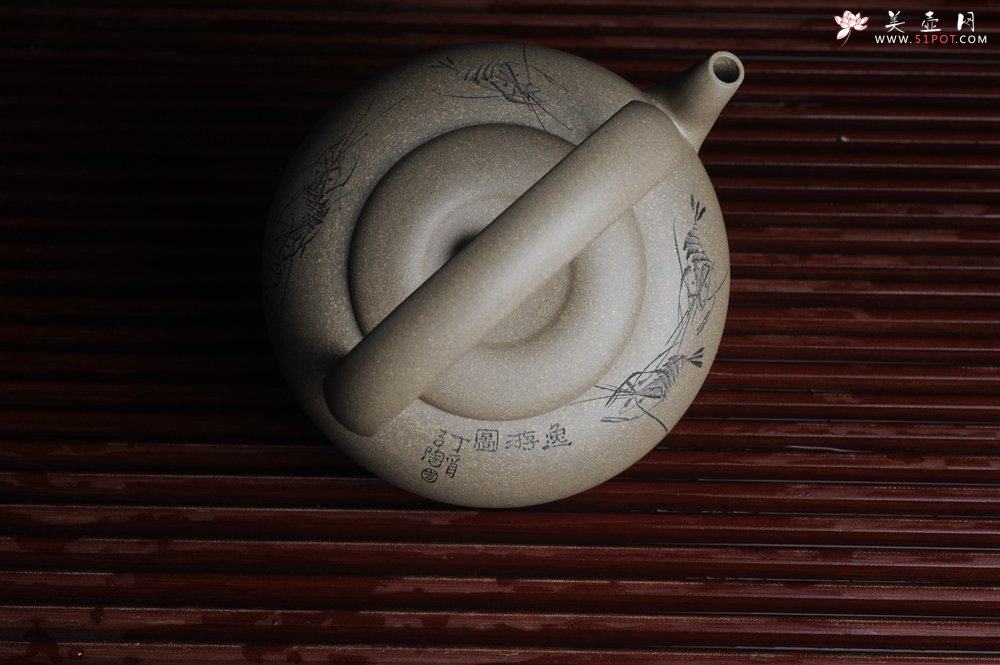 紫砂壶图片：美壶特惠 老青段 助工精工太白提梁 子陶刻对虾 - 美壶网