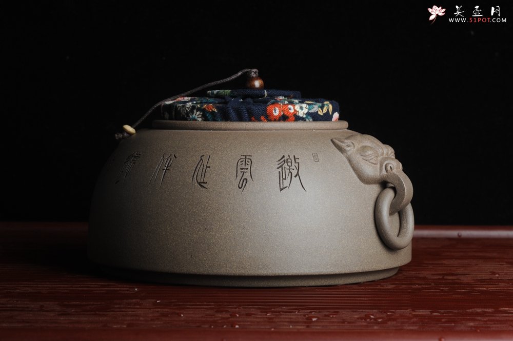 紫砂壶图片：老青段精品瑞兽双耳罐 茶仓 水洗 烟灰缸 多用 子陶刻达摩伏虎图 不输名、家 - 美壶网