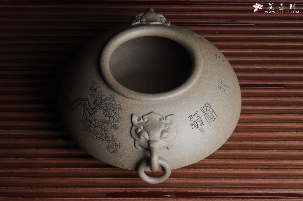 紫砂壶图片：精品特惠 老青段精品瑞兽双耳罐 茶仓 茶叶罐 水洗 烟灰缸 多用 子陶刻老人松 不输名、家 - 美壶网