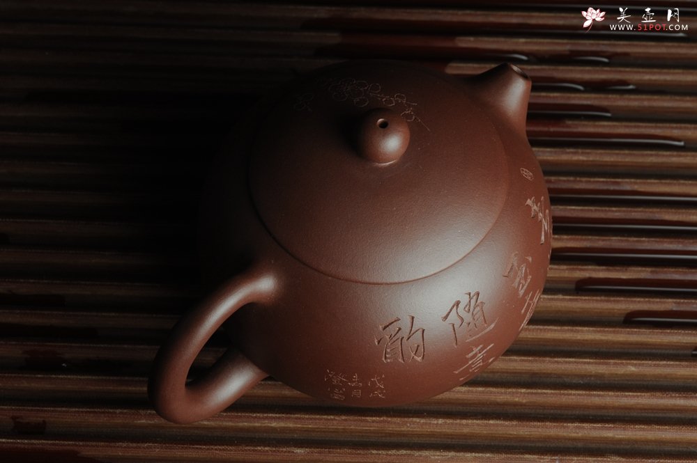 紫砂壶图片：美壶福利特惠 精工西施 助工俞霞老双刀梅花香 春满玉壶随意酌 - 美壶网