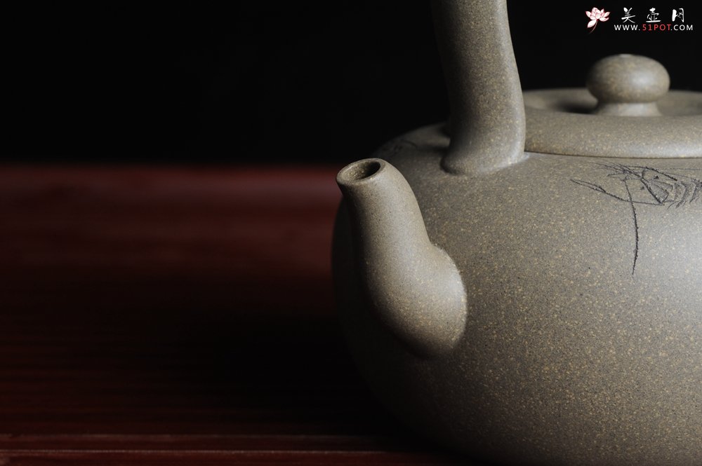 紫砂壶图片：美壶特惠 老青段 助工精工太白提梁 子陶刻对虾 - 美壶网