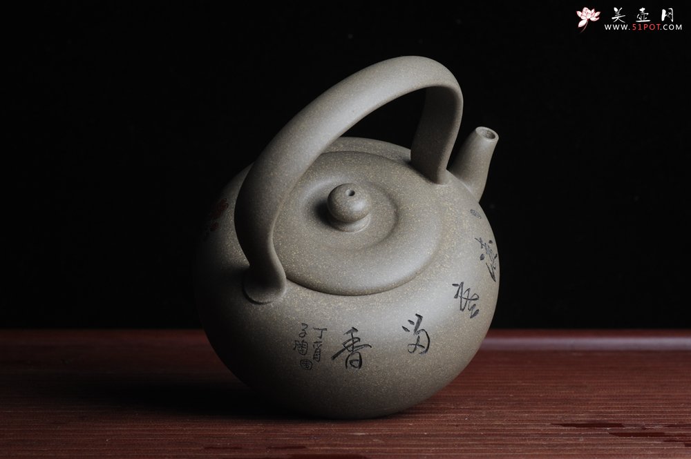 紫砂壶图片：美壶特惠 老青段 精工慧泉提梁 子陶刻铁骨寒梅鸟 - 美壶网