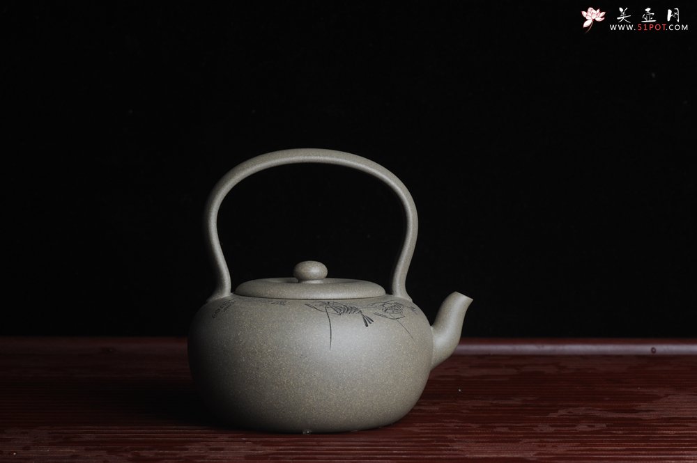 紫砂壶图片：美壶特惠 老青段 助工精工太白提梁 子陶刻对虾 - 美壶网