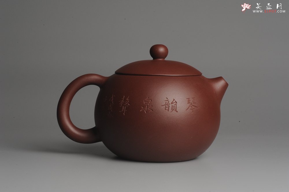 紫砂壶图片：美壶福利特惠 精工西施 抚琴图 琴韵泉声 饱满圆润 - 美壶网