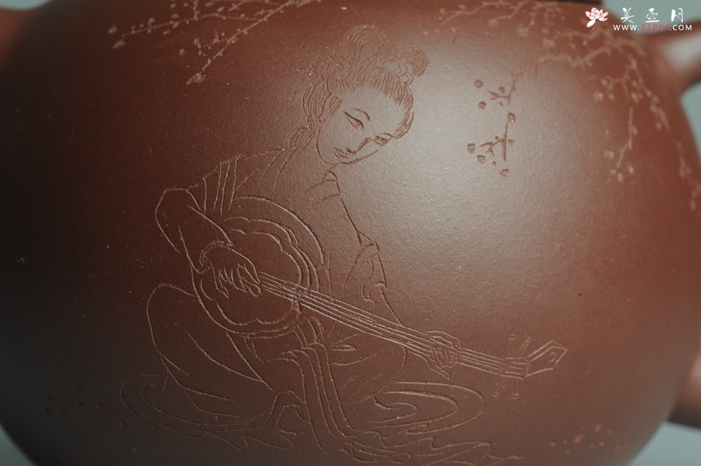 紫砂壶图片：美壶福利特惠 精工西施 饱满圆润 子木装饰抚琴图 - 美壶网