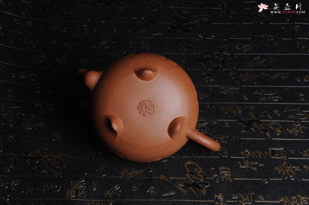 紫砂壶图片：美壶特惠 原创三足如意壶 嵌盖难度大 油润降坡泥 做工超精致 - 美壶网