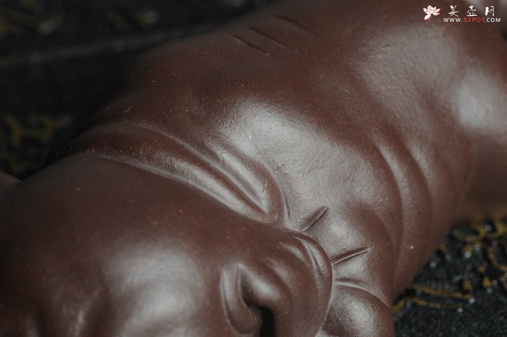 紫砂壶图片：美宠特惠 油润老紫泥沙皮狗茶宠  做工超精致长13cm宽4到6.5cm高4cm - 美壶网