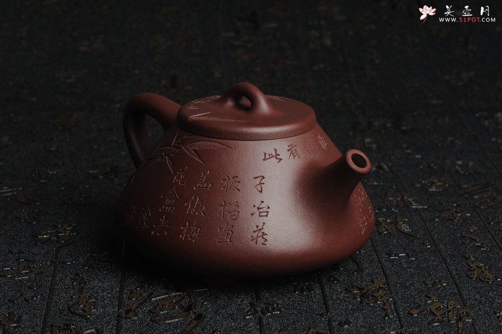 紫砂壶图片：油润底曹青 全手工精品摹古老子冶石瓢 骨肉匀挺 清茗堂助工文气装饰板桥竹 文人风骨尽显 - 美壶网