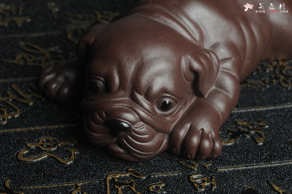 紫砂壶图片：美宠特惠 油润老紫泥沙皮狗茶宠  做工超精致长13cm宽4到6.5cm高4cm - 美壶网