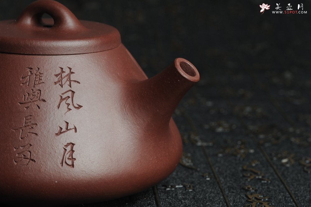 紫砂壶图片：油润底曹青 全手工精品老子冶石瓢 骨肉匀挺 清茗堂助工文气装饰山水 - 美壶网