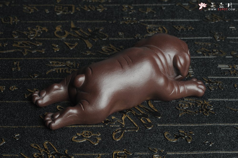 紫砂壶图片：美宠特惠 油润老紫泥沙皮狗茶宠  做工超精致长13cm宽4到6.5cm高4cm - 美壶网