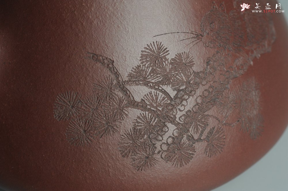 紫砂壶图片：油润底曹青 全手工精品子冶石瓢 骨肉匀挺 子陶精刻松鼠 - 美壶网