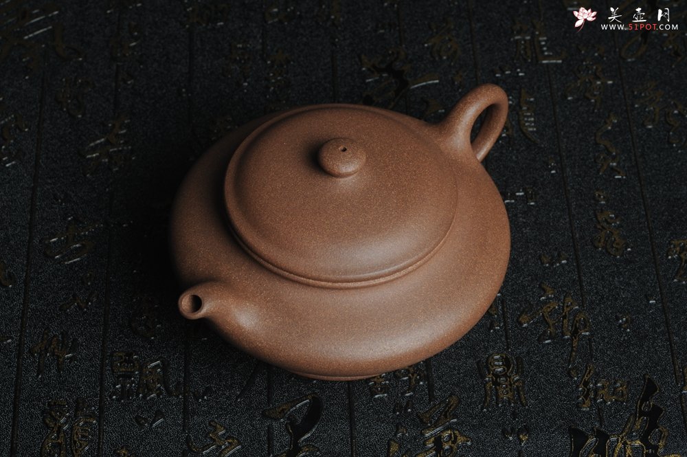 紫砂壶图片：美壶特惠 老段泥虚扁 做工精致 茶人醉爱 - 美壶网