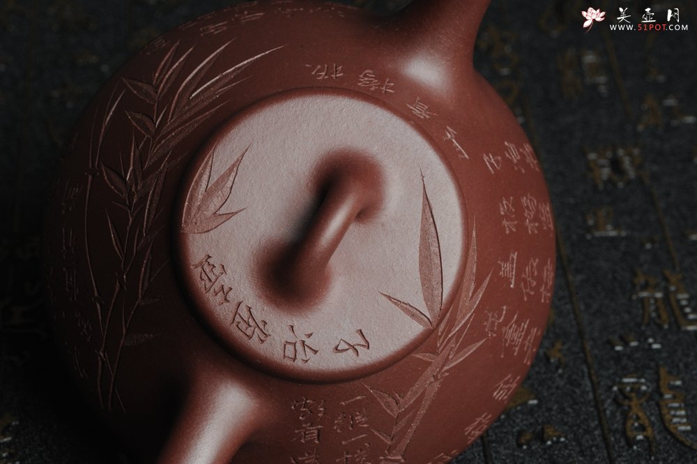 紫砂壶图片：油润底曹青 全手工精品摹古老子冶石瓢 骨肉匀挺 清茗堂助工文气装饰板桥竹 文人风骨尽显 - 美壶网