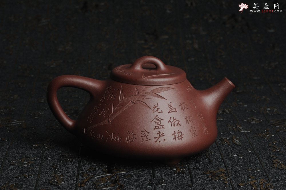 紫砂壶图片：油润底曹青 全手工精品摹古老子冶石瓢 骨肉匀挺 清茗堂助工文气装饰板桥竹 文人风骨尽显 - 美壶网