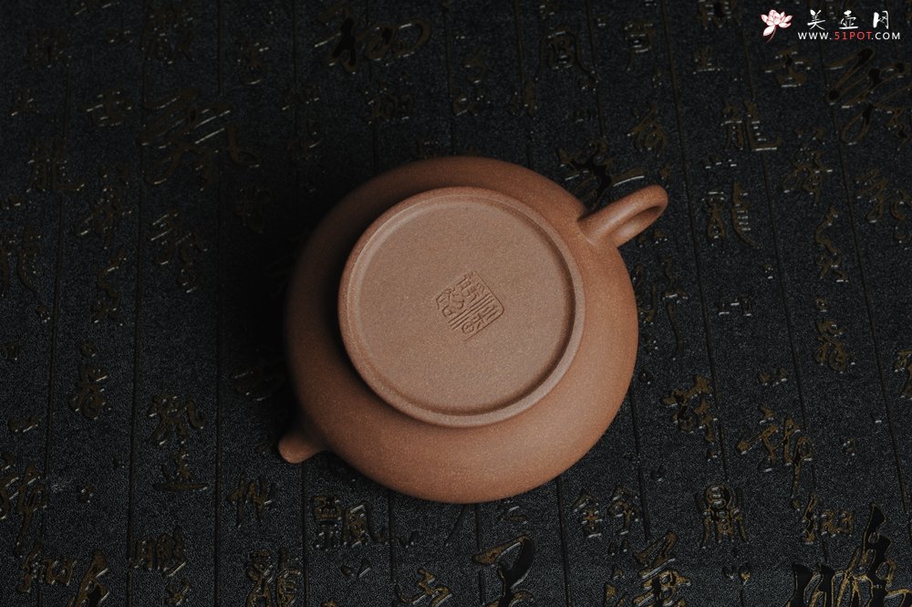 紫砂壶图片：美壶特惠 老段泥虚扁 做工精致 茶人醉爱 - 美壶网