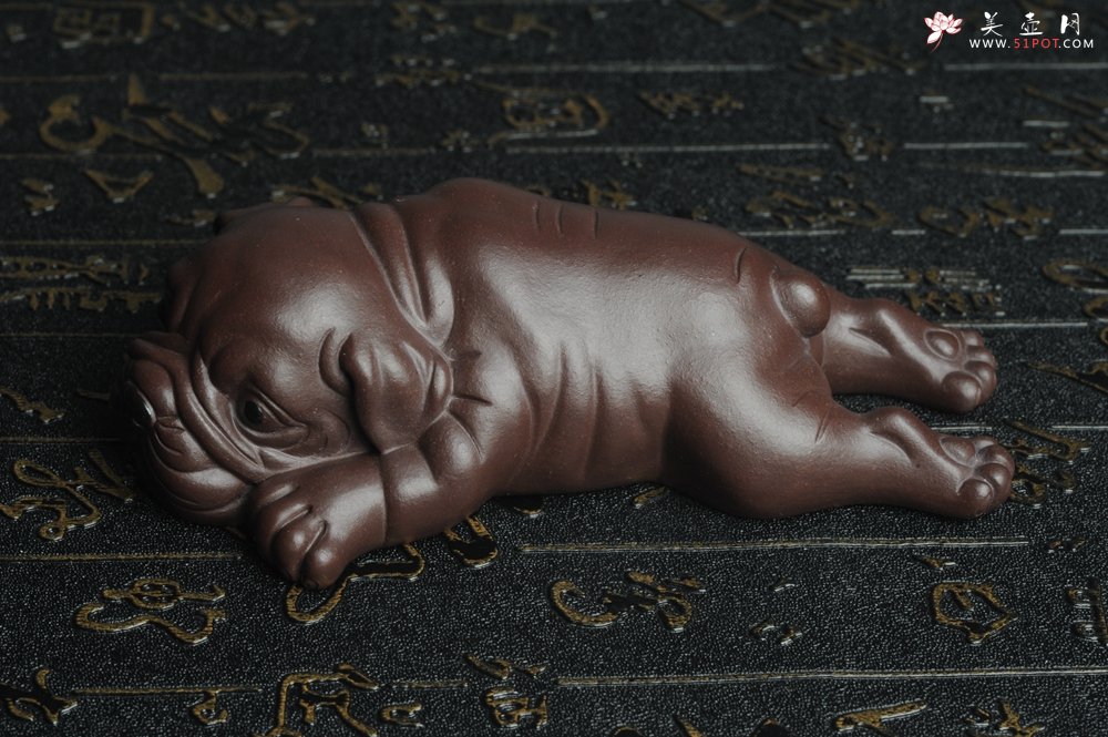 紫砂壶图片：美宠特惠 油润老紫泥沙皮狗茶宠  做工超精致长13cm宽4到6.5cm高4cm - 美壶网