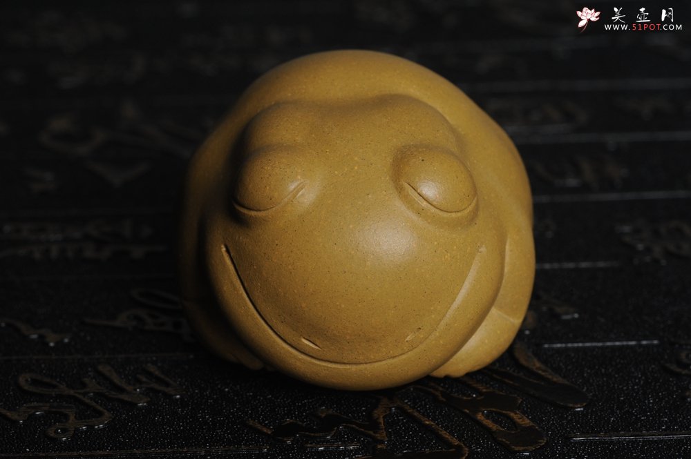 紫砂壶图片：美宠特惠 油润黄金段萌萌蛤蟆茶宠 做工超精致 长6.5cm宽5.5cm高4cm - 美壶网