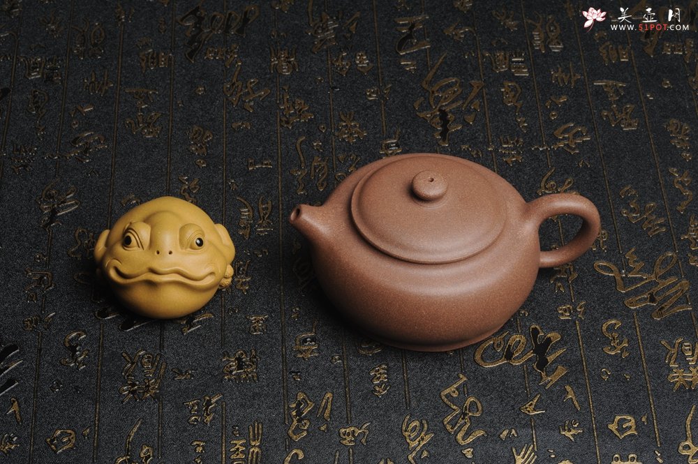 紫砂壶图片：美壶特惠 精致做工老段泥涌泉壶 茶人醉爱 - 美壶网