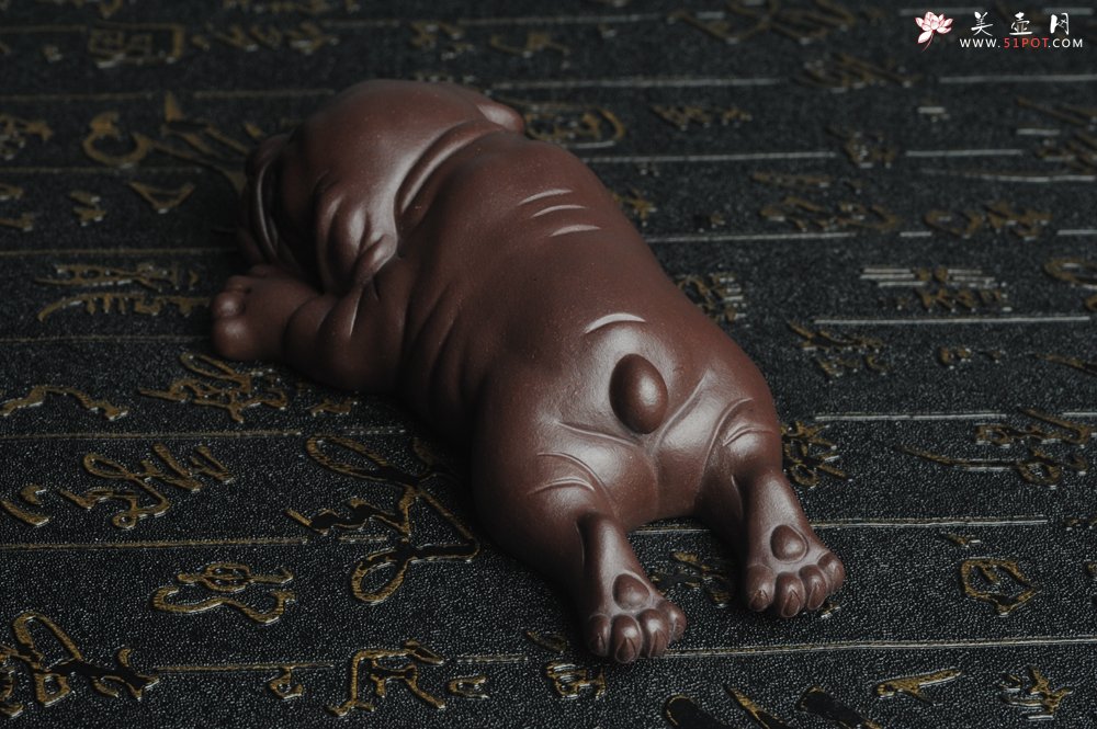 紫砂壶图片：美宠特惠 油润老紫泥沙皮狗茶宠  做工超精致长13cm宽4到6.5cm高4cm - 美壶网