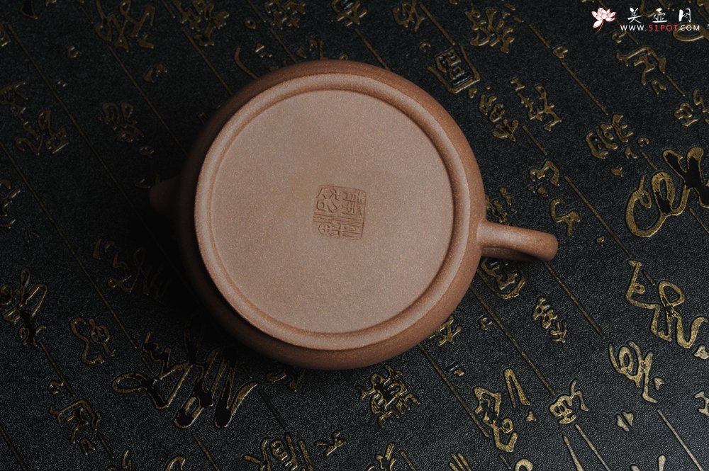 紫砂壶图片：美壶特惠 精致做工老段泥涌泉壶 茶人醉爱 - 美壶网