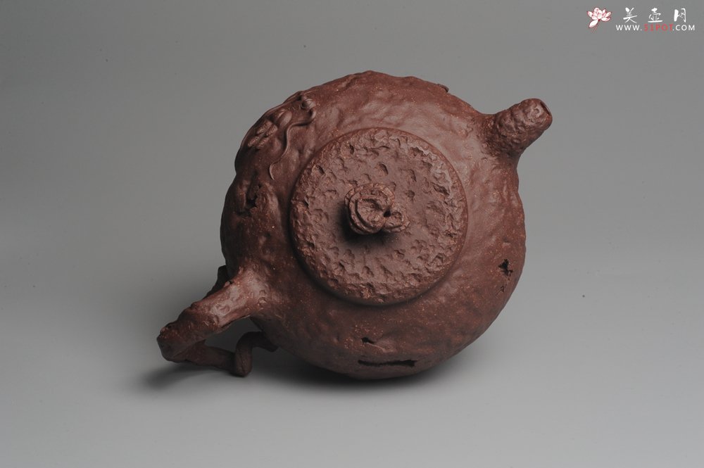 紫砂壶图片：美壶特惠 全手工薄胎游龙灵芝供春 龚春 做工精致 单色更显功力 - 美壶网