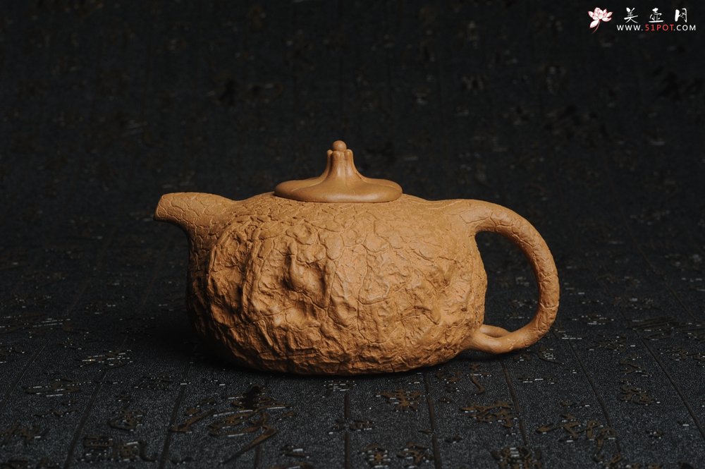 紫砂壶图片：美壶特惠 进步明显优质黄金段全手工龚春 供春 异型盖 难度大 肌理丰富 - 美壶网