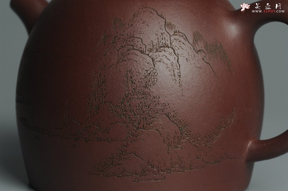 紫砂壶图片：油润紫泥 全手工秦权壶 清茗堂助工文气装山水 - 美壶网