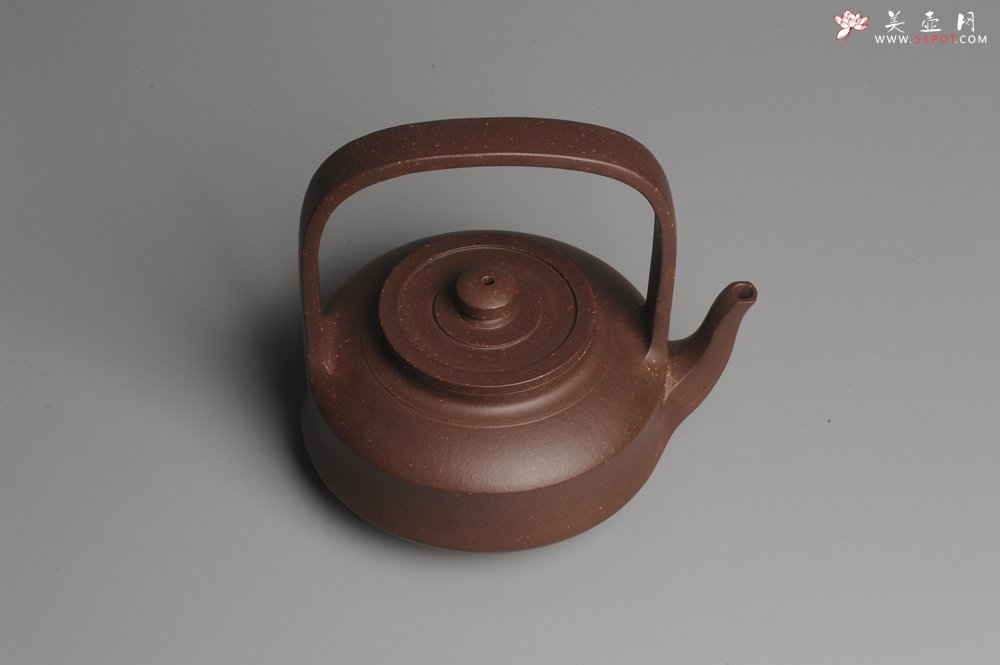 紫砂壶图片：进步明显 扛鼎之作 全美品 难度大刹凹单片折肩拍打成型全手工提壁壶 且玩且珍惜 - 美壶网