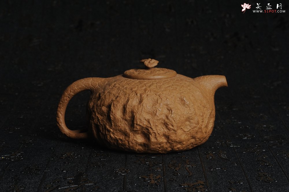 紫砂壶图片：美壶特惠 进步明显全手工黄金段泥灵芝供春壶 龚春 肌理丰富 - 美壶网