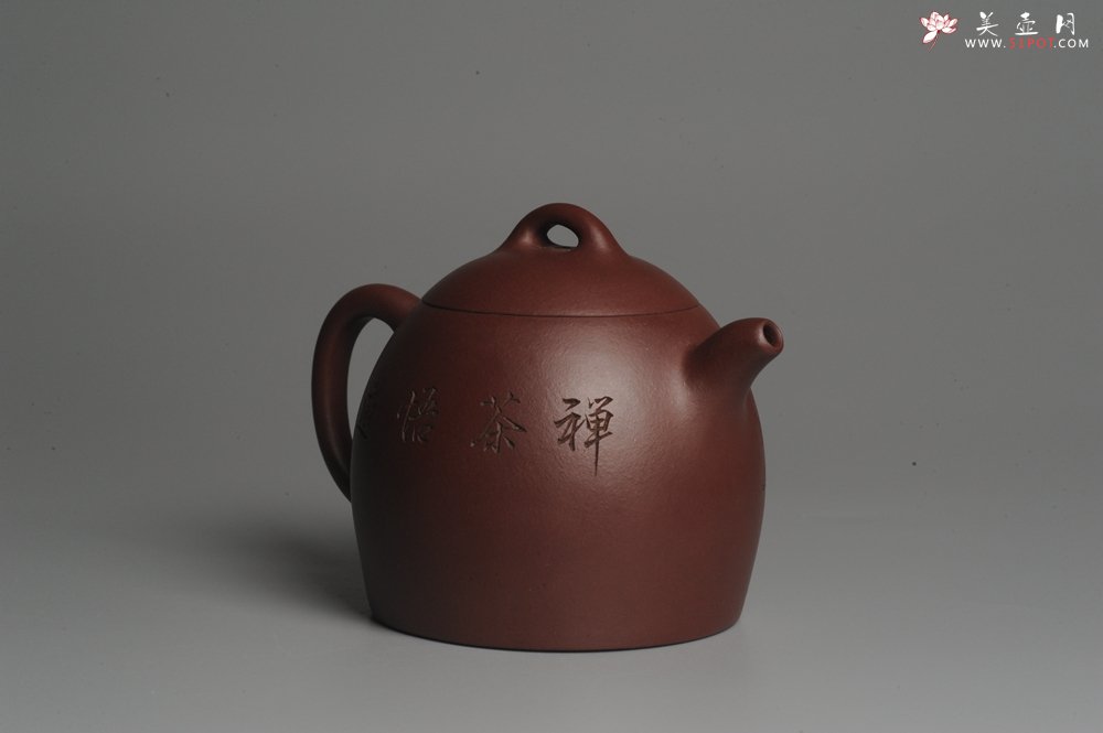 紫砂壶图片：油润紫泥 全手工秦权壶 清茗堂助工文气装山水 - 美壶网