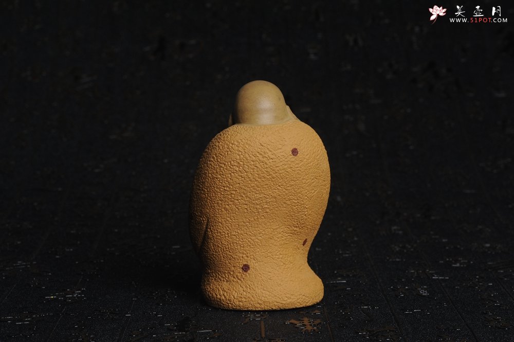 紫砂壶图片：美宠特惠 精致弥勒佛 茶宠 高9cm 有点小花泥 158元惠出 - 美壶网