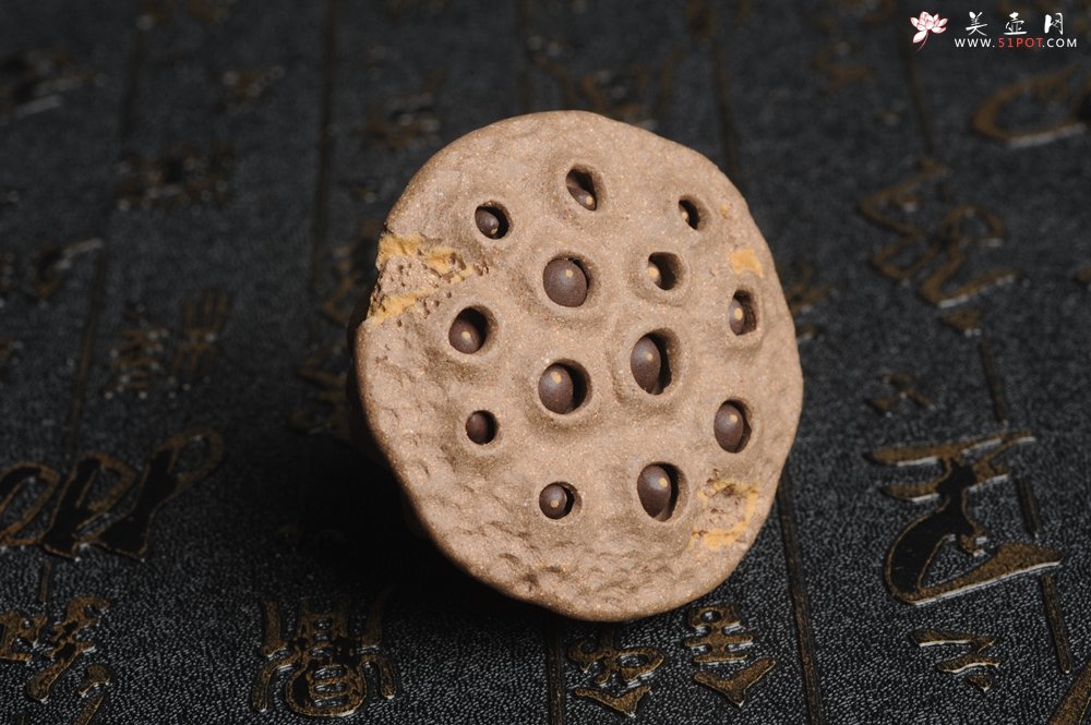 紫砂壶图片：美宠特惠 回馈壶友 精致性价比老段泥莲蓬茶宠直径5.5cm长度5.5cm左右 - 美壶网