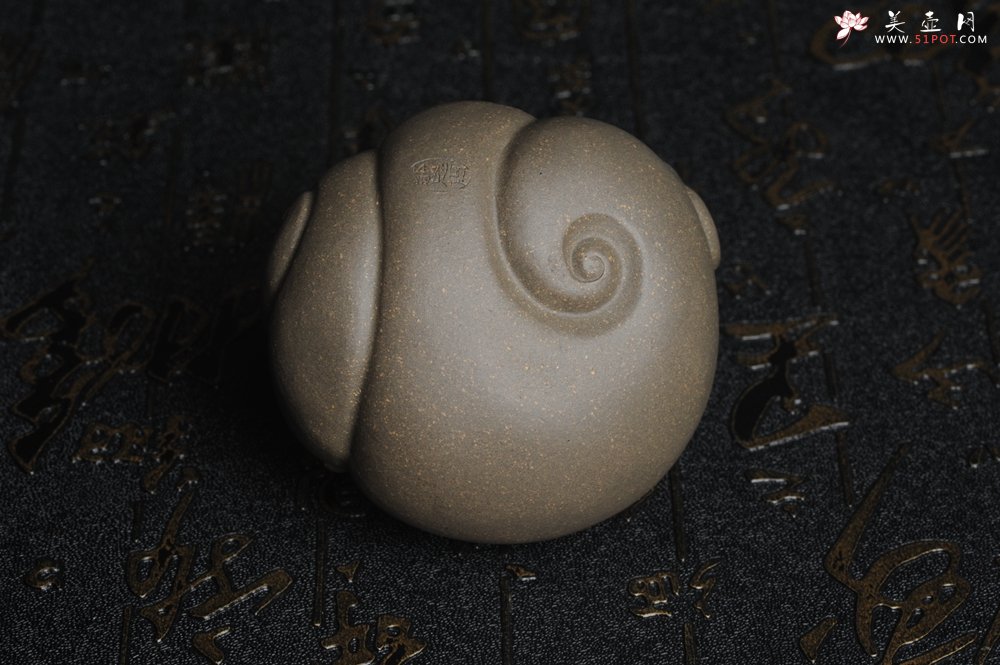 紫砂壶图片：美宠特惠 回馈壶友 精致聚财金蟾二式茶宠 茶盘尤物 长7.5cm高5.5cm左右 - 美壶网