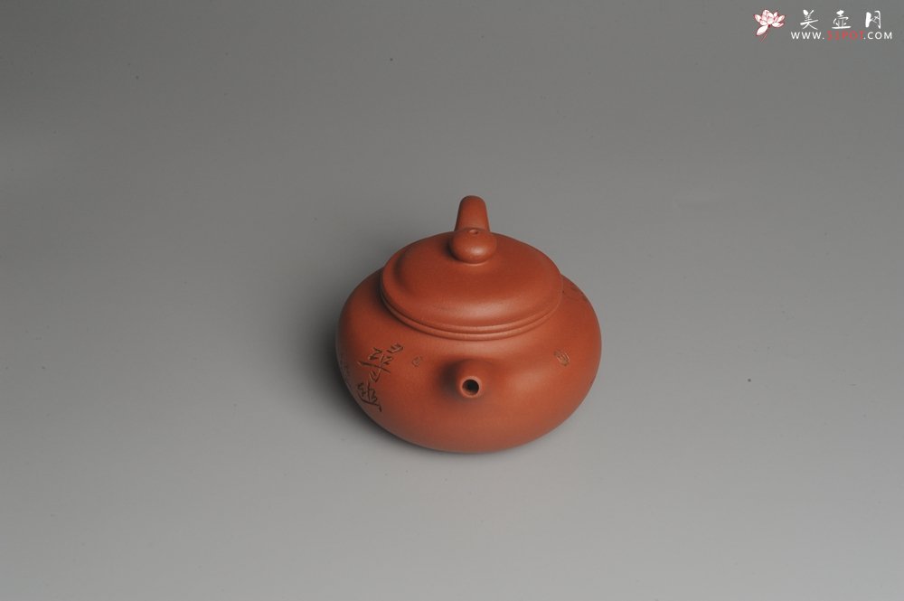 紫砂壶图片：美壶特惠 精致小仿古 寻幽 人物刻绘栩栩如生 茶人醉爱 养后温润如玉 - 美壶网