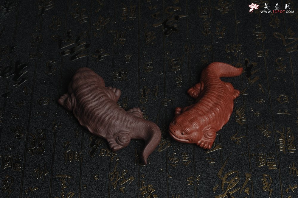 紫砂壶图片：美宠特惠 回馈壶友 精致性价比紫泥娃娃鱼茶宠 憨厚可爱长13.5cm高2.8cm左右 - 美壶网