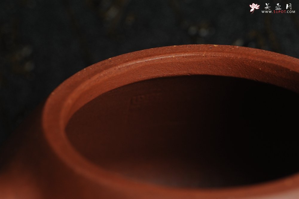 紫砂壶图片：油润底曹青 全手工精品子冶石瓢 骨肉匀挺 文气装饰兰草图 长剑不借时人看 - 美壶网