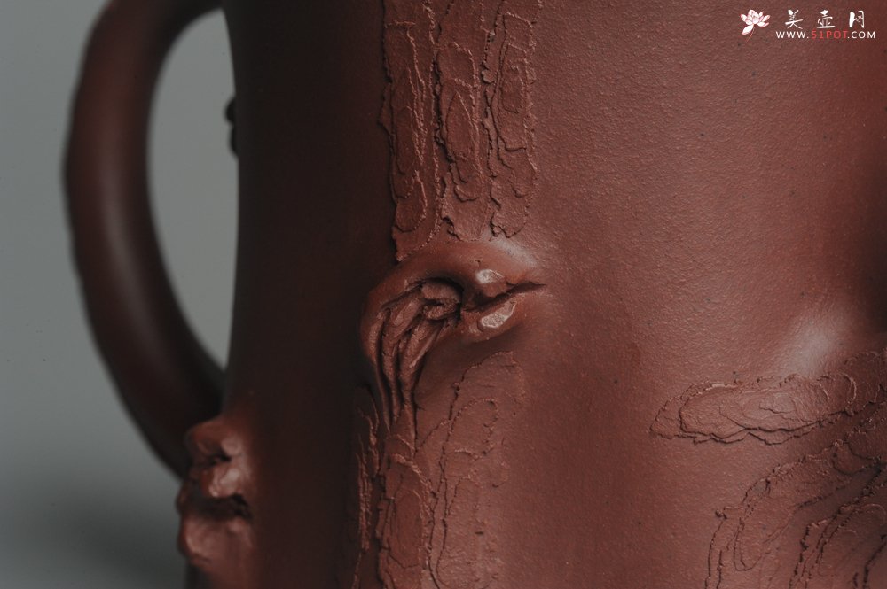 紫砂壶图片：实力派全手工木棉松桩 气质非凡 肌理自然生动 难度大 - 美壶网