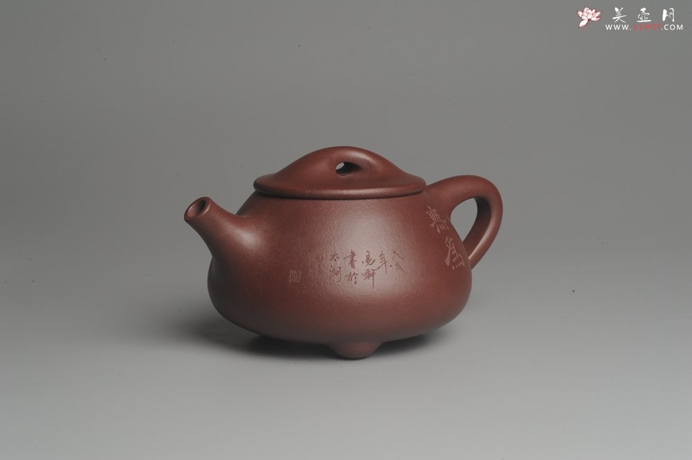 紫砂壶图片：美壶特惠 精致做工经典平盖无为小石瓢 精刻人物 茶人醉爱 - 美壶网