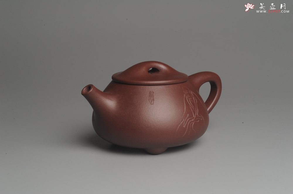 紫砂壶图片：美壶特惠 精致做工经典平盖饮者寿小石瓢 精刻人物 茶人醉爱 - 美壶网