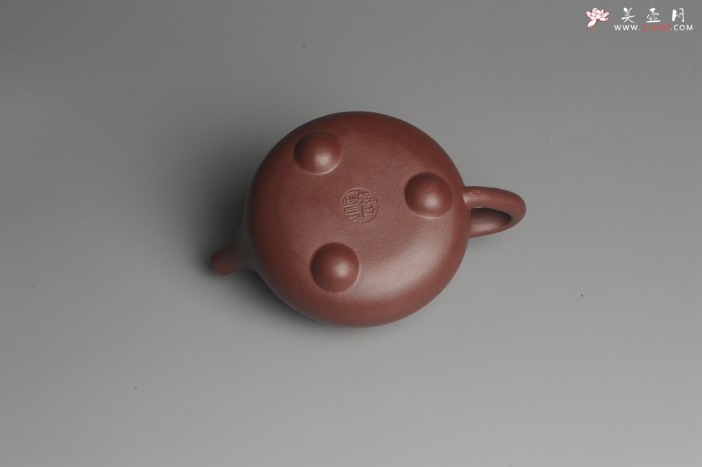 紫砂壶图片：美壶特惠 精致做工经典平盖饮者寿小石瓢 精刻人物 茶人醉爱 - 美壶网