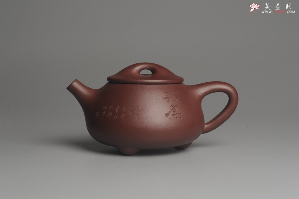紫砂壶图片：美壶特惠 精致做工经典平盖无为小石瓢 精刻人物 茶人醉爱 - 美壶网