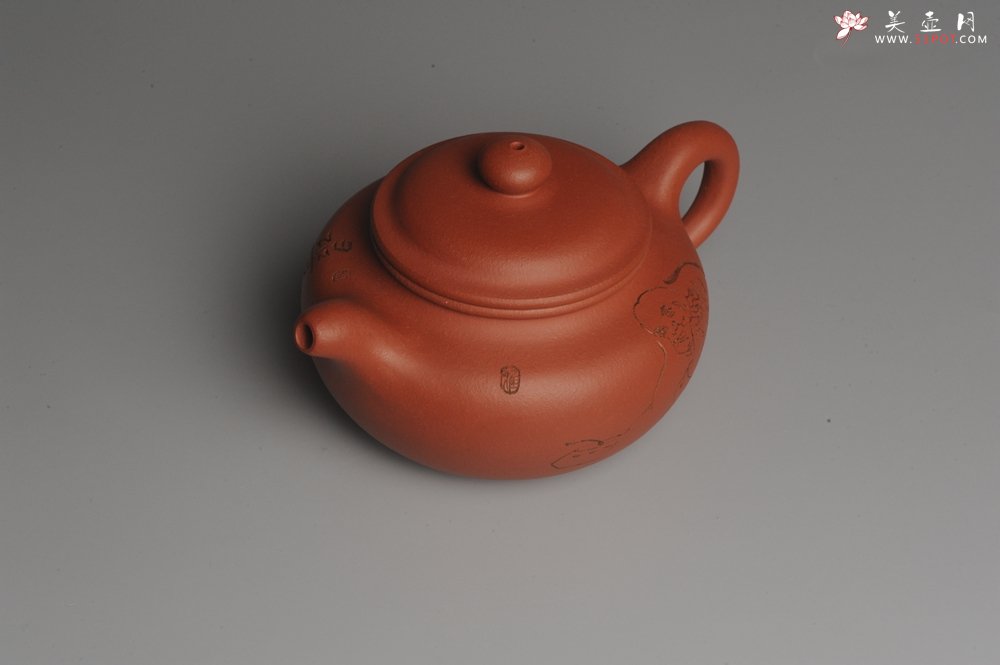 紫砂壶图片：美壶特惠 精致小仿古 寻幽 人物刻绘栩栩如生 茶人醉爱 养后温润如玉 - 美壶网